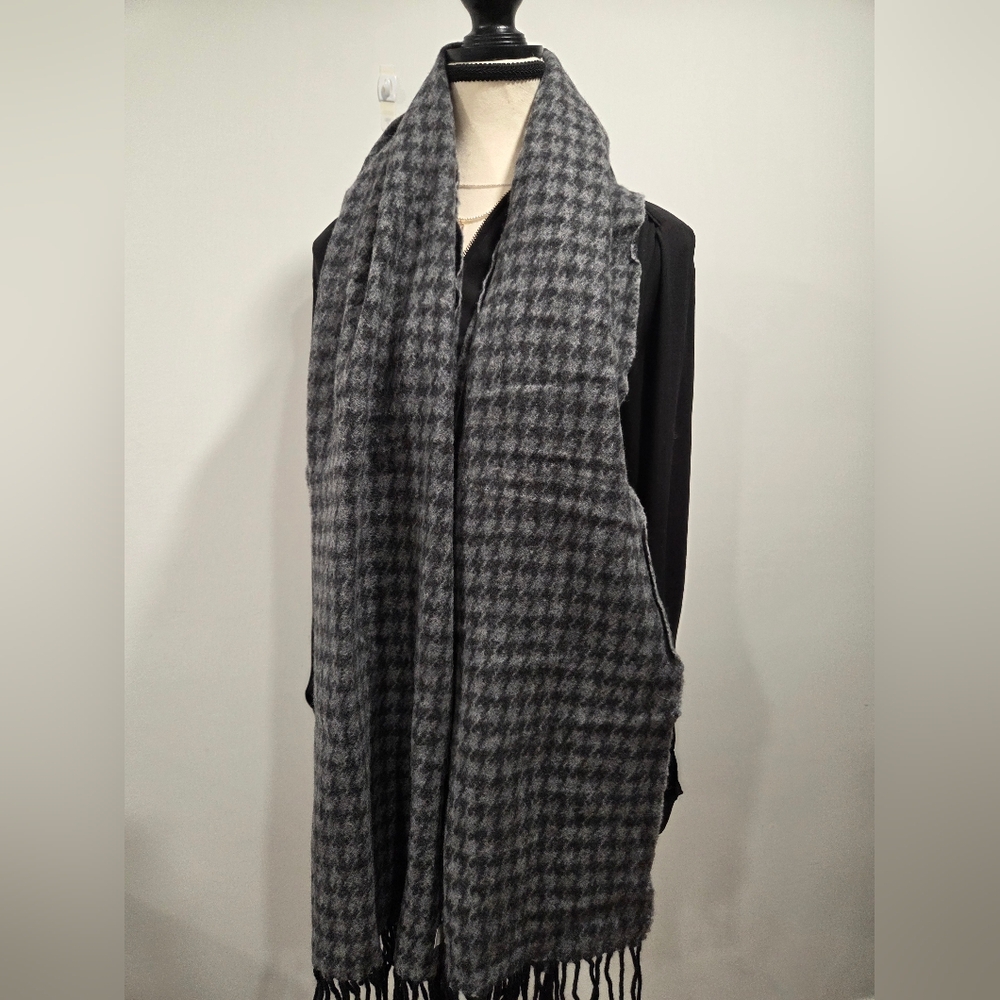 Cristina Gavioli Italy Wool Blend Houndstooth Scarf Gray Black